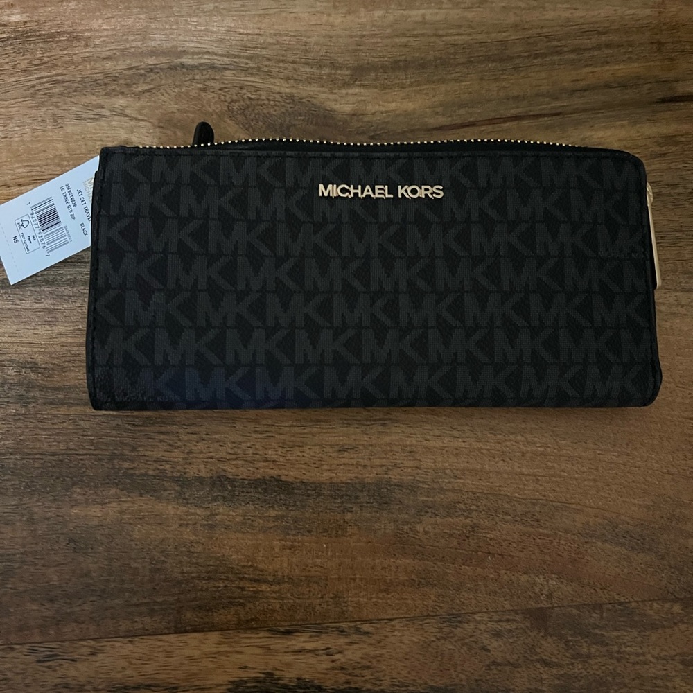 Michael Kors Jet Set Travel Jet Set Travel Large Logo Quarter-Zip Wallet